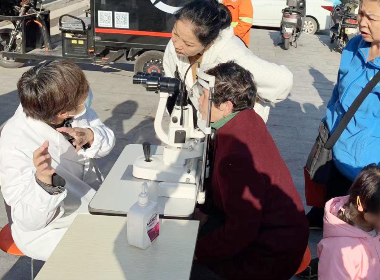 攜手為重陽(yáng)，“義診獻(xiàn)愛心，義演暖人心”普瑞走進(jìn)敬老院