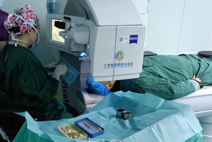 300度近視拖到900度近視，近視手術(shù)是什么感受？