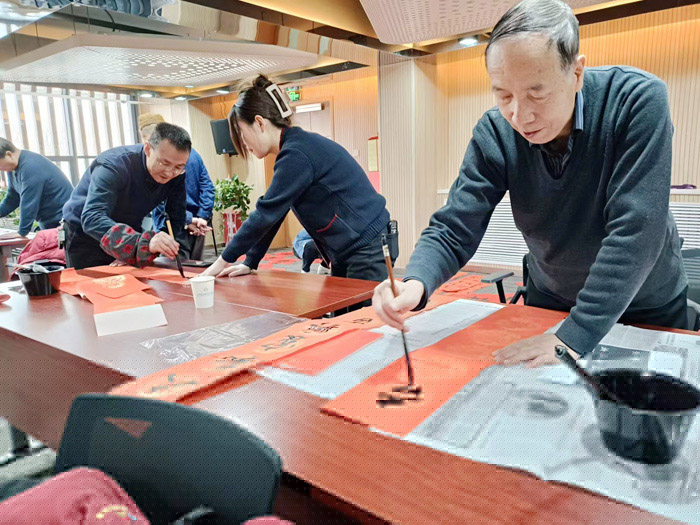 “淡淡墨香飄，濃濃新春情”蘭州普瑞眼視光醫(yī)院給患者送